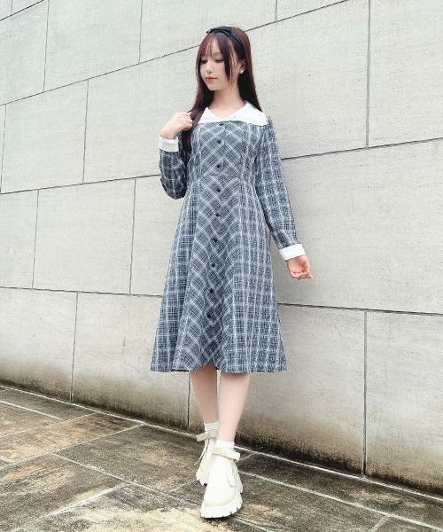 F i.n.t（フィント）の「ビッグカラーオンブレチェックワンピース/ fint　フィント（ワンピース・レディース・ブラック×ホワイト/ネイビー×ホワイト・FREE）」の2枚目の写真