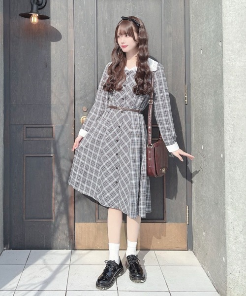 F i.n.t（フィント）の「ビッグカラーオンブレチェックワンピース/ fint　フィント（ワンピース・レディース・ブラック×ホワイト/ネイビー×ホワイト・FREE）」の5枚目の写真