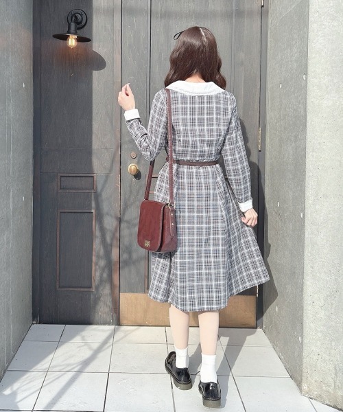 F i.n.t（フィント）の「ビッグカラーオンブレチェックワンピース/ fint　フィント（ワンピース・レディース・ブラック×ホワイト/ネイビー×ホワイト・FREE）」の6枚目の写真