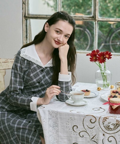 F i.n.t（フィント）の「ビッグカラーオンブレチェックワンピース/ fint　フィント（ワンピース・レディース・ブラック×ホワイト/ネイビー×ホワイト・FREE）」の8枚目の写真