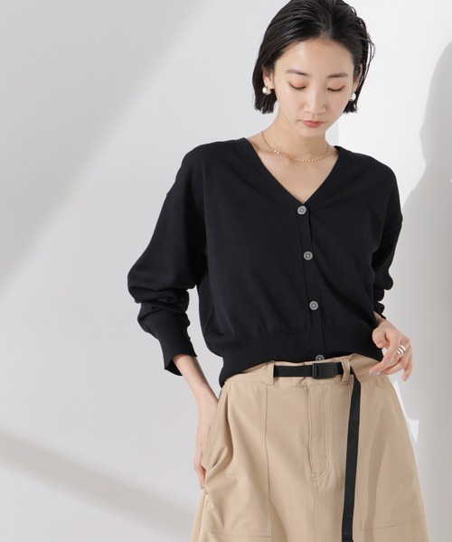 NANO universe（ナノユニバース）の「洗濯機洗い可UVカット接触冷感justVネックカーディガン（カーディガン/ボレロ・レディース・ブラック/アイボリー/グリーン・FREE）」の2枚目の写真