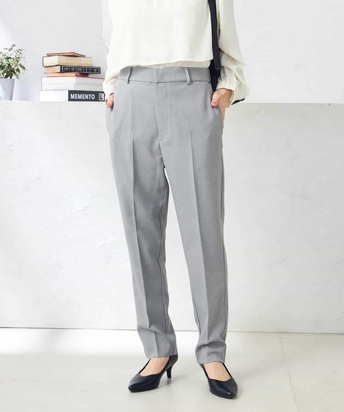 a.v.v（アーヴェヴェ）の「【洗える/ストレッチ/UVカット】麻調ストレッチテーパードパンツ（スーツパンツ・レディース・グレー/ネイビー/ベージュ・38/40/34/36/42）」の2枚目の写真
