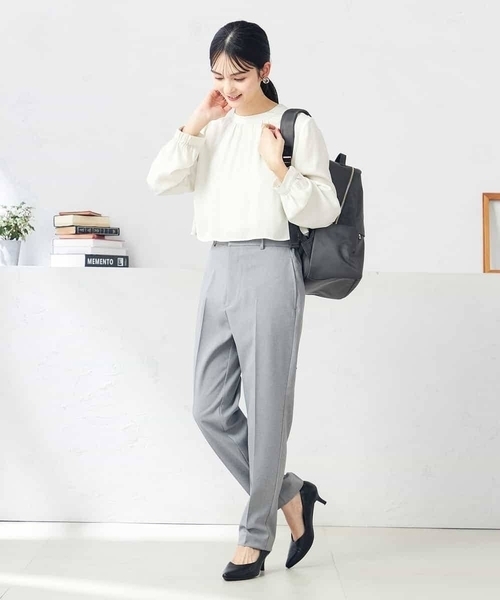 a.v.v（アーヴェヴェ）の「【洗える/ストレッチ/UVカット】麻調ストレッチテーパードパンツ（スーツパンツ・レディース・グレー/ネイビー/ベージュ・38/40/34/36/42）」の15枚目の写真