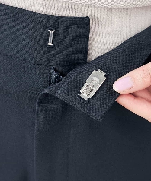 a.v.v（アーヴェヴェ）の「【洗える/ストレッチ/UVカット】麻調ストレッチテーパードパンツ（スーツパンツ・レディース・グレー/ネイビー/ベージュ・38/40/34/36/42）」の6枚目の写真