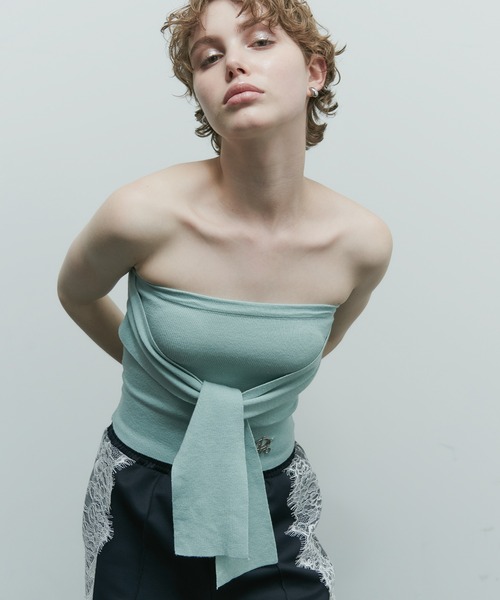 uyu.（ウユ）の「フロントリボンオフショルビスチェ【uyu./ウユ】（チューブトップ・レディース・アイボリー/グレー・FREE）」の2枚目の写真