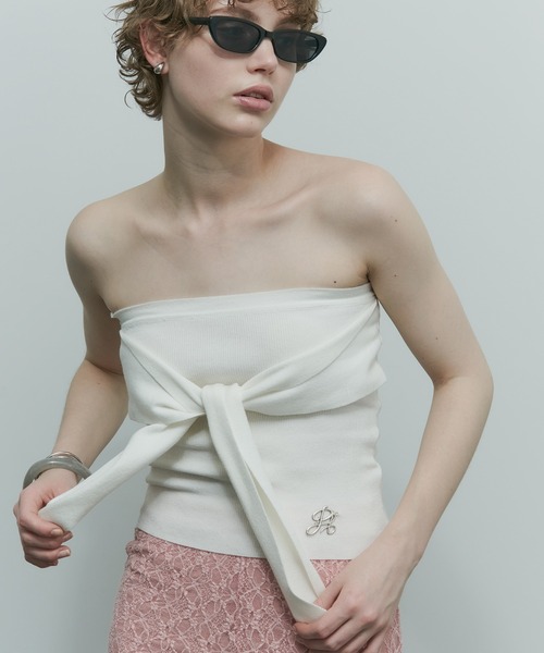 uyu.（ウユ）の「フロントリボンオフショルビスチェ【uyu./ウユ】（チューブトップ・レディース・アイボリー/グレー・FREE）」の4枚目の写真