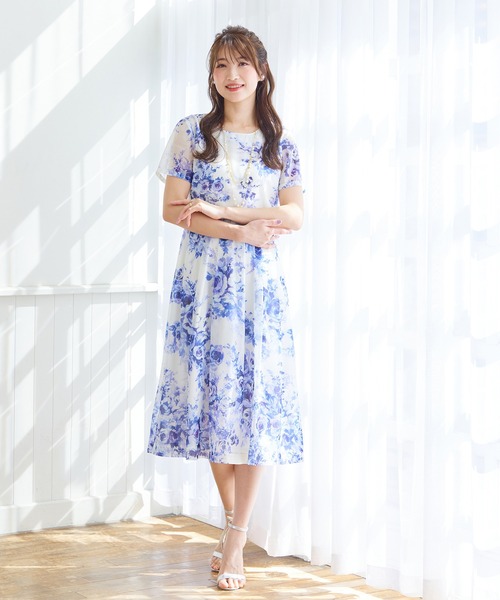 Rose Tiara（ローズティアラ）の「ローズプリントワンピース（ワンピース・レディース・オフホワイト/ブラック・46/42/40/38）」の3枚目の写真