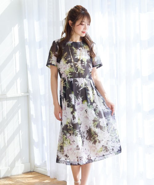 Rose Tiara（ローズティアラ）の「ローズプリントワンピース（ワンピース・レディース・オフホワイト/ブラック・46/42/40/38）」の5枚目の写真