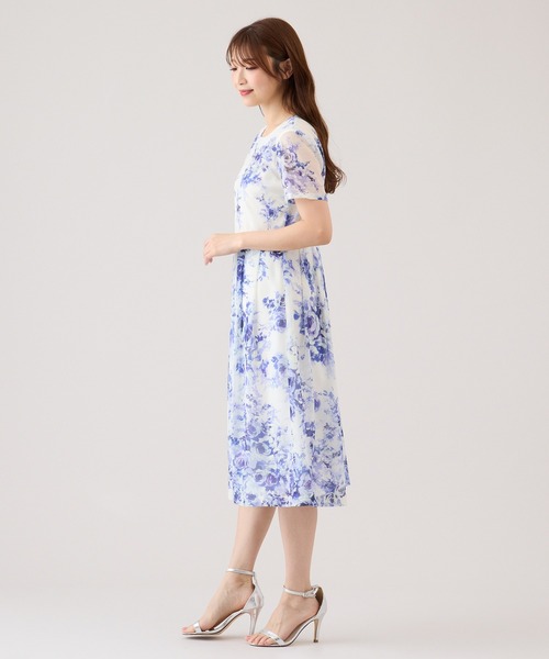 Rose Tiara（ローズティアラ）の「ローズプリントワンピース（ワンピース・レディース・オフホワイト/ブラック・46/42/40/38）」の9枚目の写真