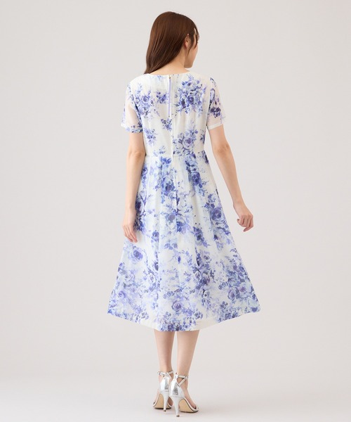 Rose Tiara（ローズティアラ）の「ローズプリントワンピース（ワンピース・レディース・オフホワイト/ブラック・46/42/40/38）」の11枚目の写真