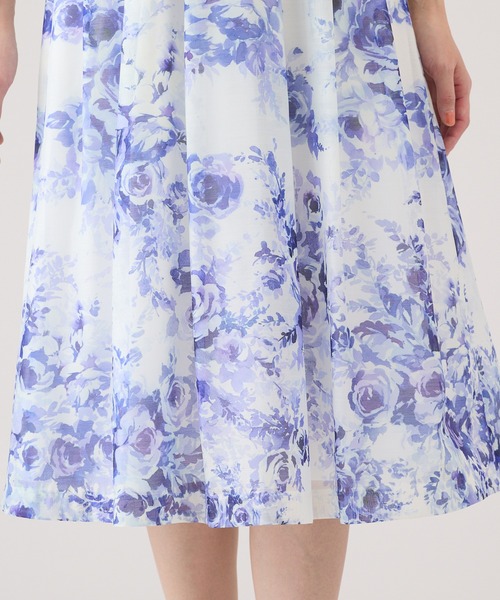 Rose Tiara（ローズティアラ）の「ローズプリントワンピース（ワンピース・レディース・オフホワイト/ブラック・46/42/40/38）」の17枚目の写真