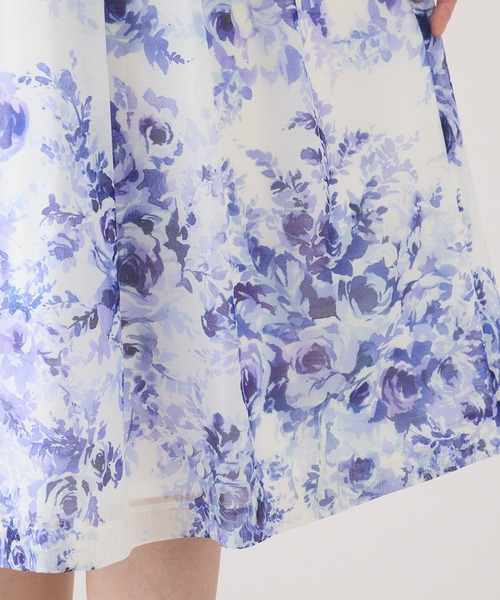 Rose Tiara（ローズティアラ）の「ローズプリントワンピース（ワンピース・レディース・オフホワイト/ブラック・46/42/40/38）」の18枚目の写真