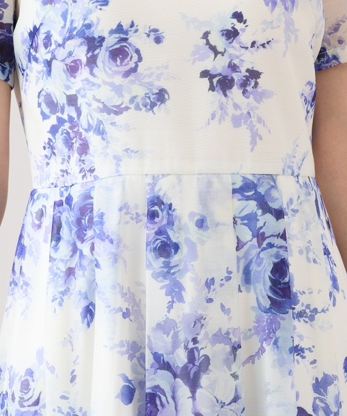 Rose Tiara（ローズティアラ）の「ローズプリントワンピース（ワンピース・レディース・オフホワイト/ブラック・46/42/40/38）」の16枚目の写真