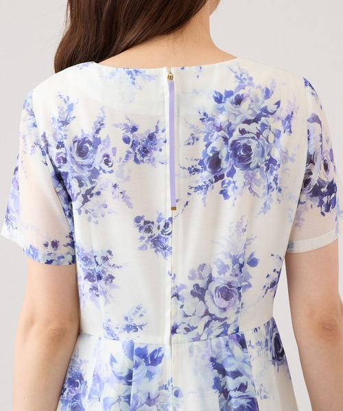 Rose Tiara（ローズティアラ）の「ローズプリントワンピース（ワンピース・レディース・オフホワイト/ブラック・46/42/40/38）」の19枚目の写真