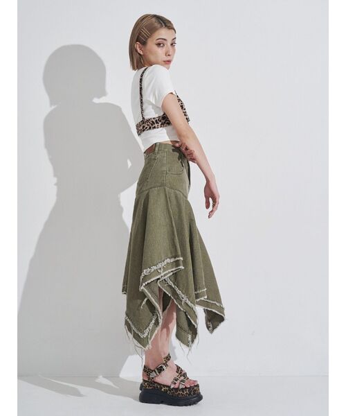 EVRIS（エヴリス）の「ランダムヘムミディーデニムスカート（デニムスカート・レディース・カーキ/ブルー・MEDIUM/SMALL）」の4枚目の写真