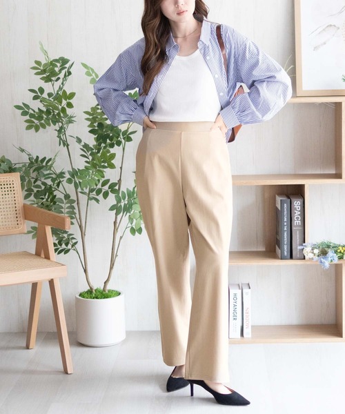 NAVY(ネイビー)の「nAvy SARARI フローズンセミワイドパンツ【冷感 ドライ UVカット ストレッチ】(その他パンツ・レディース・ベージュ/ネイビー系/ブラック/ブルー系/グリーン・S/M/L)」の10枚目の写真