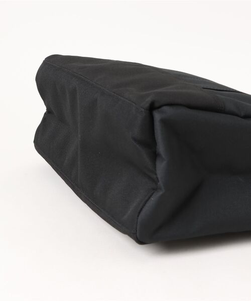 Carhartt(カーハート)の「【CARHARTT】トートバッグ Verical Snap Tote(トートバッグ・メンズ・ブラック/ブラウン・FREE)」の4枚目の写真