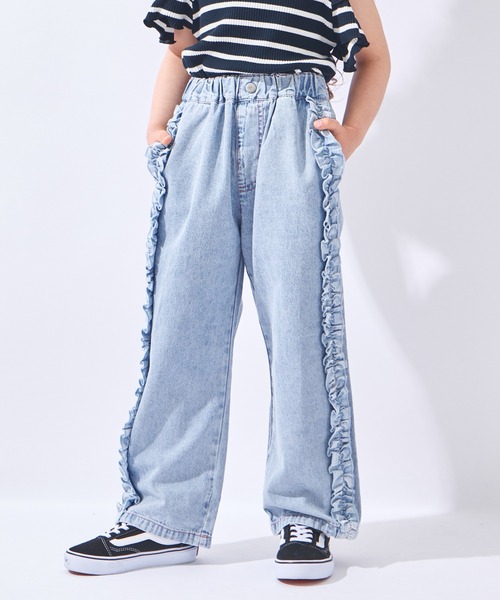 ever closet(エバークローゼット)の「フリルが主役 デニムパンツ(デニムパンツ・キッズ・ブラック/ブルー/サックスブルー・90cm/100cm/110cm/120cm/130cm/140cm/150cm)」の3枚目の写真