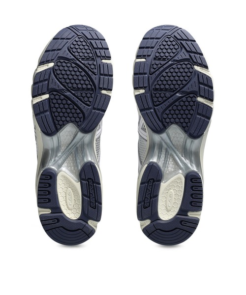 ASICS(アシックス)の「ASICS GEL-DS TRAINER 14(アシックス ゲル-DS トレーナー)(スニーカー・メンズ・シルバー系/イエロー系・27.5cm/28cm/28.5cm/29cm/26cm/26.5cm/27cm/23cm/23.5cm/24cm/24.5cm/25cm/25.5cm)」の15枚目の写真