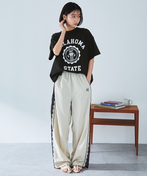 MONO-MART(モノマート)の「ヴィンテージ加工カレッジロゴプリントオーバーサイズ半袖Tシャツ(Tシャツ/カットソー・レディース・オフホワイト/杢グレー/ホワイト系/ブラック/スミクロ/ネイビー/ブラック系/ピンク・FREE)」の21枚目の写真