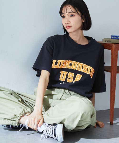 MONO-MART(モノマート)の「ヴィンテージ加工カレッジロゴプリントオーバーサイズ半袖Tシャツ(Tシャツ/カットソー・レディース・オフホワイト/杢グレー/ホワイト系/ブラック/スミクロ/ネイビー/ブラック系/ピンク・FREE)」の15枚目の写真