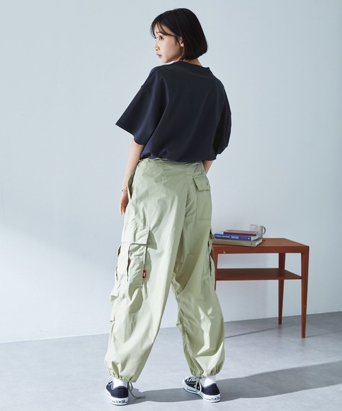 MONO-MART(モノマート)の「ヴィンテージ加工カレッジロゴプリントオーバーサイズ半袖Tシャツ(Tシャツ/カットソー・レディース・オフホワイト/杢グレー/ホワイト系/ブラック/スミクロ/ネイビー/ブラック系/ピンク・FREE)」の19枚目の写真