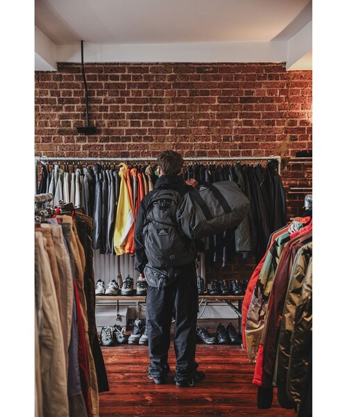 GREGORY（グレゴリー）の「【別注】GREGORY / DUFFEL BAG M RIPSTOP（ボディバッグ/ウエストポーチ・メンズ・ブラック・ONE SIZE）」の3枚目の写真