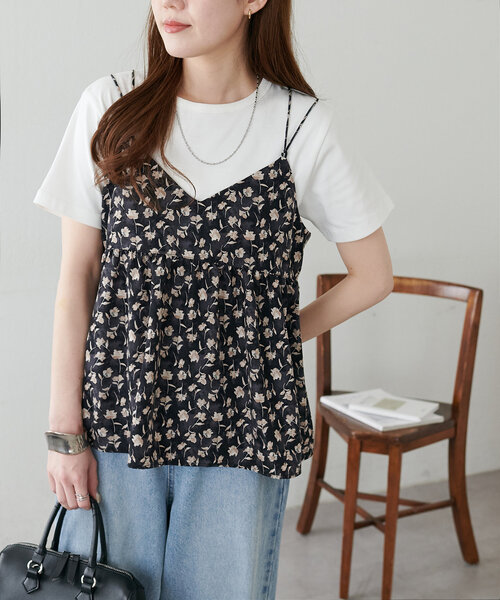 DISCOAT(ディスコート)の「花柄Vネックキャミ(キャミソール・レディース・ブラック/ベージュ・FREE)」の3枚目の写真