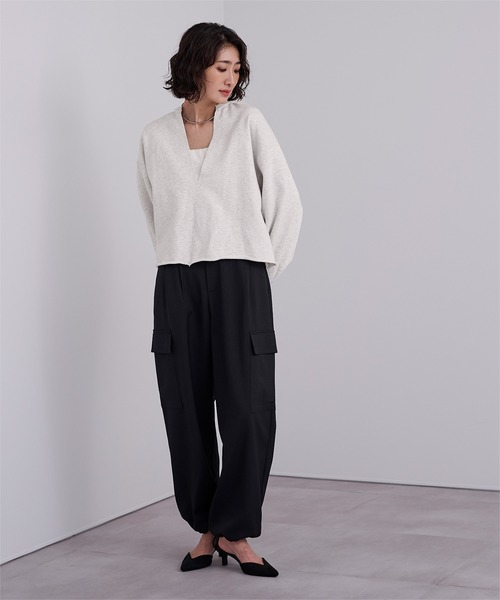 UR'S(ユアーズ)の「深Vネックスウェットプルオーバー(Tシャツ/カットソー・レディース・チャコール/オートミール/ブラック・L/M)」の8枚目の写真