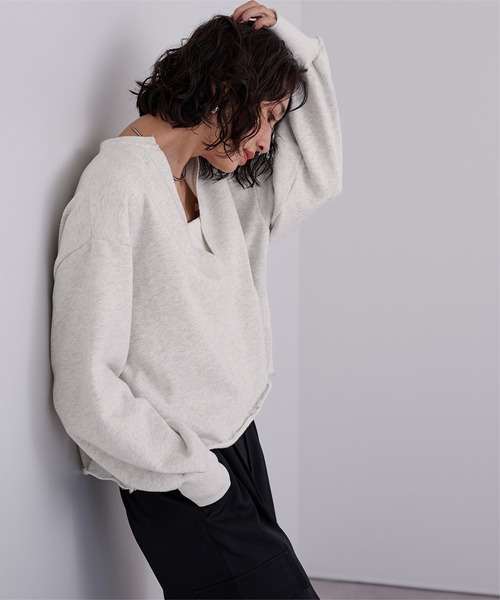 UR'S(ユアーズ)の「深Vネックスウェットプルオーバー(Tシャツ/カットソー・レディース・チャコール/オートミール/ブラック・L/M)」の10枚目の写真