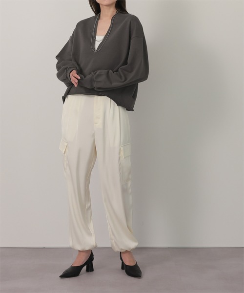 UR'S(ユアーズ)の「深Vネックスウェットプルオーバー(Tシャツ/カットソー・レディース・チャコール/オートミール/ブラック・L/M)」の21枚目の写真