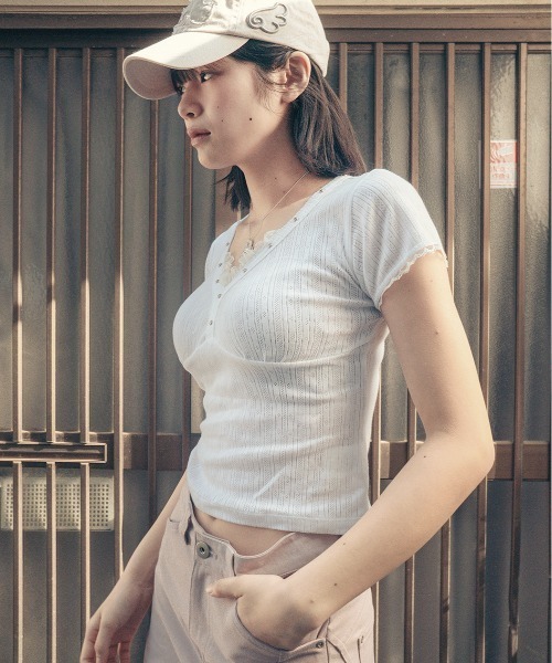 L.H.P（エルエイチピー）の「HUG YOUR SKIN/ハグユアスキン/Lace studded top（Tシャツ/カットソー・レディース・ホワイト/ブラック・F）」の22枚目の写真