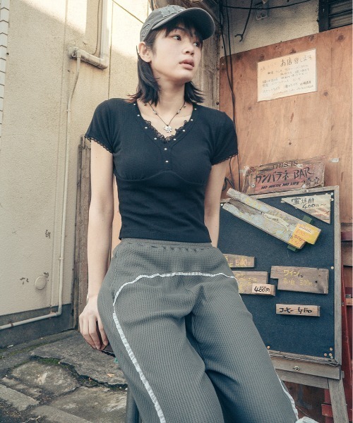 L.H.P（エルエイチピー）の「HUG YOUR SKIN/ハグユアスキン/Lace studded top（Tシャツ/カットソー・レディース・ホワイト/ブラック・F）」の13枚目の写真