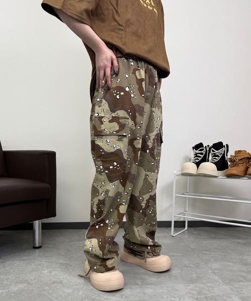 ATMARK（アットマーク）の「《ワンサイズ/　UNISEX　》デザート柄　カーゴパンツ（その他パンツ・メンズ・カーキ・MEDIUM）」の2枚目の写真