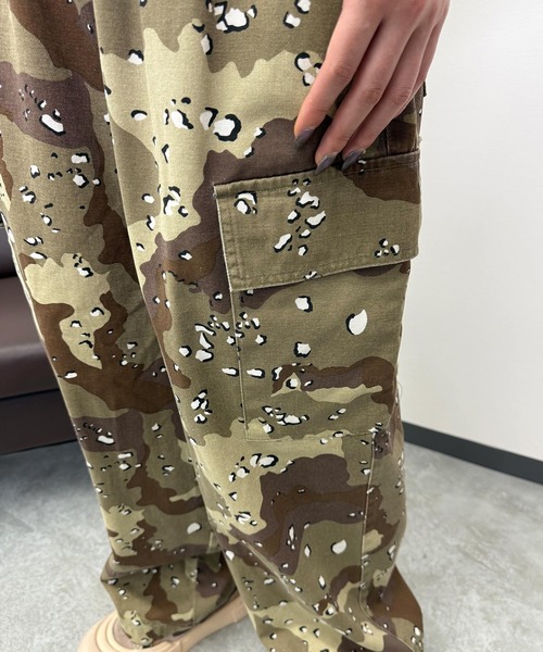 ATMARK（アットマーク）の「《ワンサイズ/　UNISEX　》デザート柄　カーゴパンツ（その他パンツ・メンズ・カーキ・MEDIUM）」の4枚目の写真