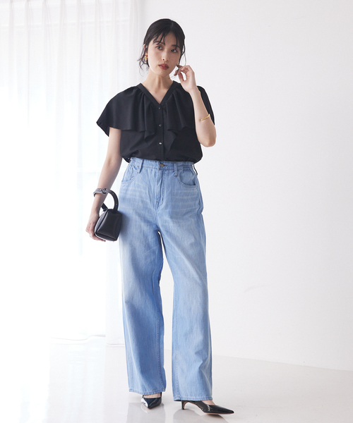 qualite(カリテ)の「ラッフルカラーVネックブラウス(シャツ/ブラウス・レディース・ブラック/カーキ/オフホワイト・フリー)」の6枚目の写真