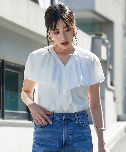 qualite(カリテ)の「ラッフルカラーVネックブラウス(シャツ/ブラウス・レディース・ブラック/カーキ/オフホワイト・フリー)」の16枚目の写真