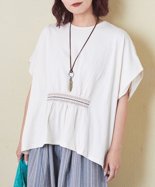 CUBE SUGAR(キューブシュガー)の「21/-OE天竺スモッキング刺繍プルオーバー(Tシャツ/カットソー・レディース・ナチュラル/ブラック/オレンジ・M)」の2枚目の写真