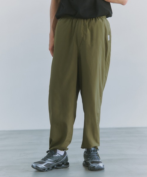 MAISON CLUB(メゾンクラブ)の「【MAISON CLUB】SUPER LIGRT TECH TRAVEL EASY TROUSERS /超軽量リップストップ素材/Tech Nylon Pants /テックナイロンパンツ(その他パンツ・メンズ・ネイビー/ブラック/カーキ・M/L)」の1枚目の写真