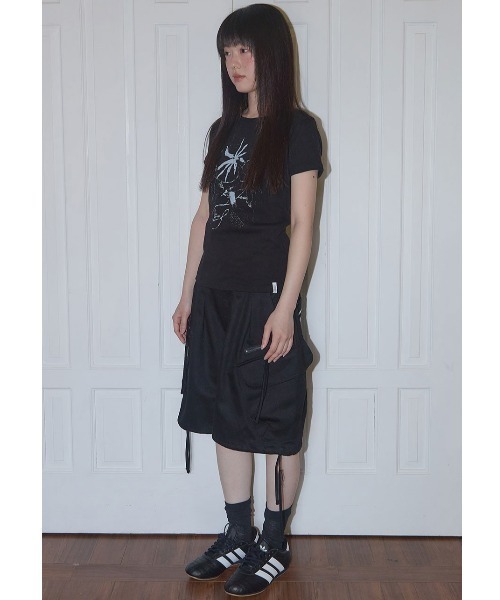 FANCY CLUB(ファンシークラブ)の「A'GEM/9 × .kom 『FANCY CLUB/ファンシークラブ』 Back Slit Button Tee/バックスリット ボタン TEE(Tシャツ/カットソー・レディース・ブラック/レッド・FREE)」の7枚目の写真