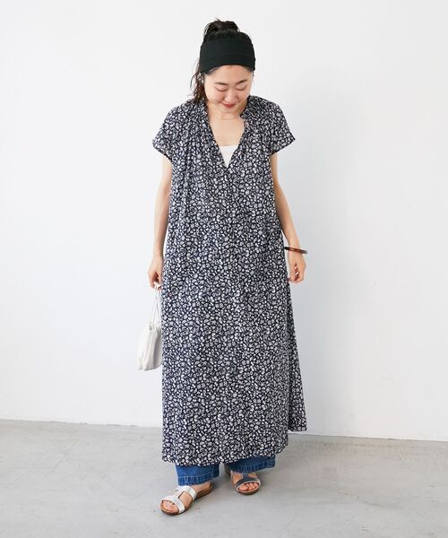 le.coeur blanc（ルクールブラン）の「《手洗い可能》フラワープリントネックギャザーワンピース（ワンピース・レディース・グリーン系その他/ホワイト系その他・38）」の6枚目の写真