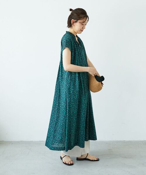 le.coeur blanc（ルクールブラン）の「《手洗い可能》フラワープリントネックギャザーワンピース（ワンピース・レディース・グリーン系その他/ホワイト系その他・38）」の18枚目の写真