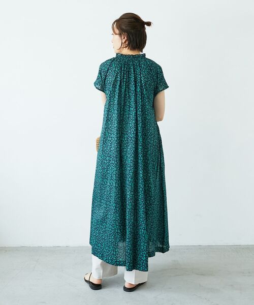 le.coeur blanc（ルクールブラン）の「《手洗い可能》フラワープリントネックギャザーワンピース（ワンピース・レディース・グリーン系その他/ホワイト系その他・38）」の19枚目の写真