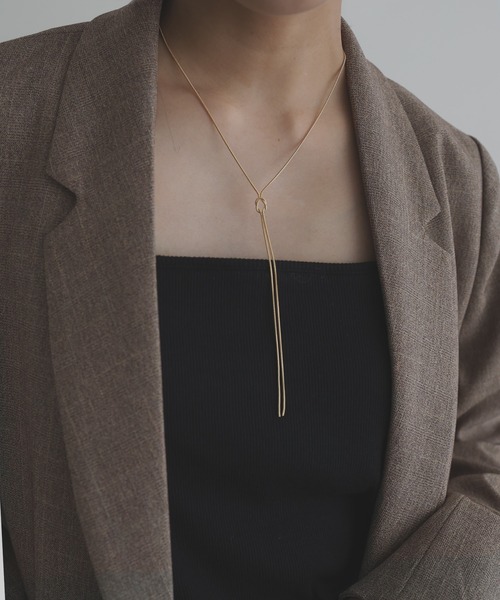hellam(へラム)の「ノットデザイン ロングネックレス(ネックレス・レディース・シルバー/ゴールド・FREE)」の4枚目の写真