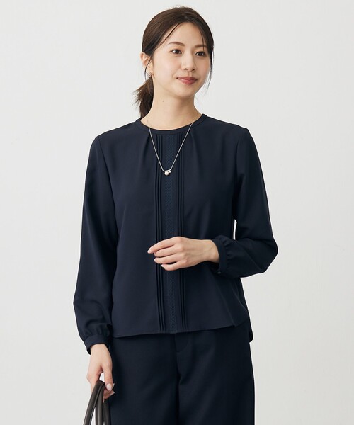 J.PRESS（ジェイプレス）の「ヌーディスバックサテン ブラウス（シャツ/ブラウス・レディース・アイボリー系/ネイビー系・11/9）」の2枚目の写真