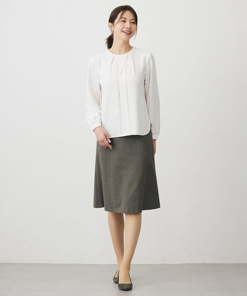 J.PRESS（ジェイプレス）の「ヌーディスバックサテン ブラウス（シャツ/ブラウス・レディース・アイボリー系/ネイビー系・11/9）」の5枚目の写真