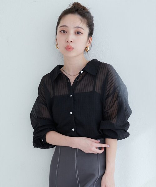natural couture(ナチュラルクチュール)の「【WEB限定】シアービッグシャツ(シャツ/ブラウス・レディース・ブラック/ピンク/オフホワイト/ブルー・FREE)」の1枚目の写真