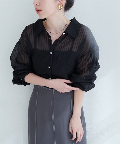 natural couture(ナチュラルクチュール)の「【WEB限定】シアービッグシャツ(シャツ/ブラウス・レディース・ブラック/ピンク/オフホワイト/ブルー・FREE)」の8枚目の写真