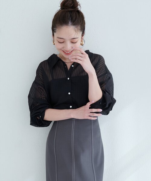 natural couture(ナチュラルクチュール)の「【WEB限定】シアービッグシャツ(シャツ/ブラウス・レディース・ブラック/ピンク/オフホワイト/ブルー・FREE)」の7枚目の写真