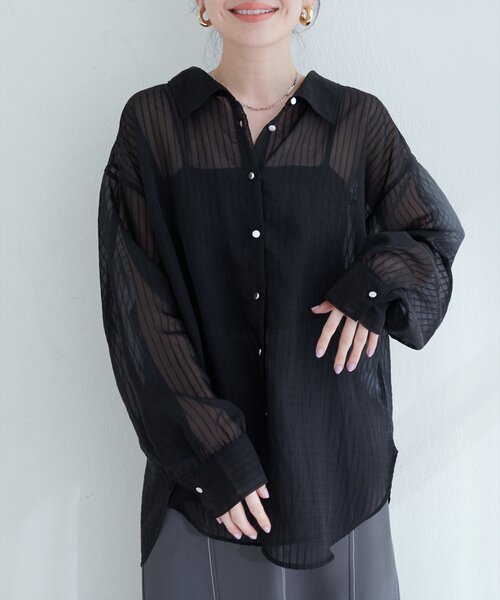 natural couture(ナチュラルクチュール)の「【WEB限定】シアービッグシャツ(シャツ/ブラウス・レディース・ブラック/ピンク/オフホワイト/ブルー・FREE)」の6枚目の写真